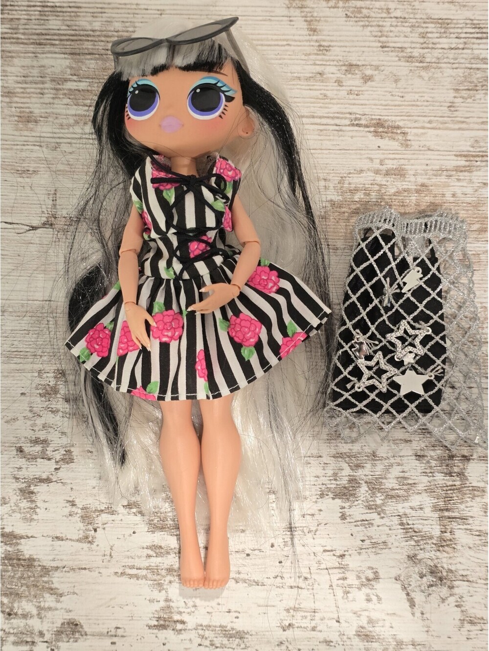 LOL Surprise Dolls OMG Lights Groovy Babe Black White Hair + Extra Outfit